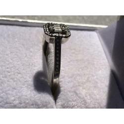 14 Krt. Witgouden Entourage ring met diamanten