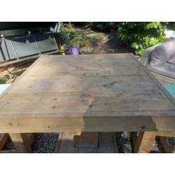 Steigerhouten hangtafel met 4 krukken