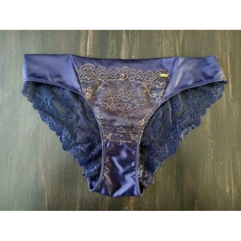 Prachtige indigoblauwe lingerie set