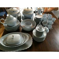Mooi Lichtblauw zeer uitgebreid Servies