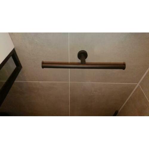 toiletrolhouder hottub
