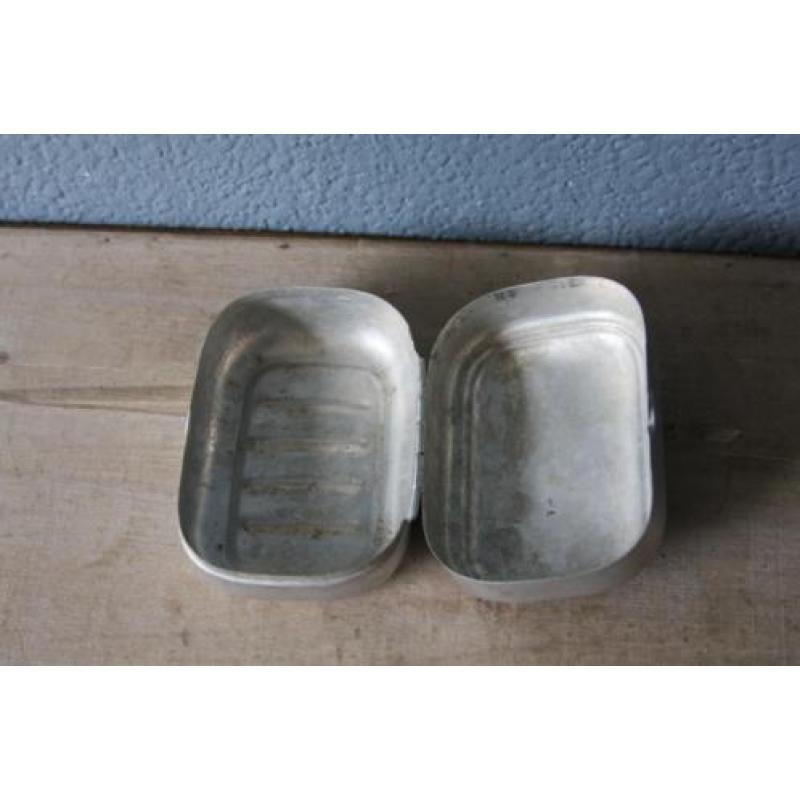 vintage aluminium zeepdoosje