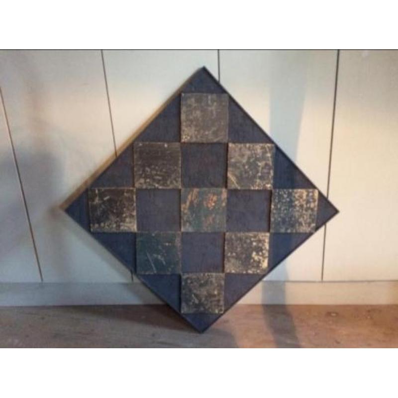 Diverse kunstwerken,wandobjecten gemaakt van oud hout.