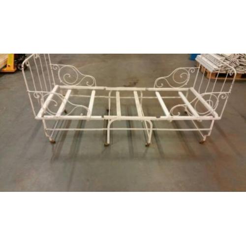 Antiek smeedijzeren bed