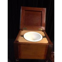 Oude kamer toilet pot, een houten wc stoel