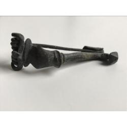 Bodemvondst Romeins brons militaire fibula