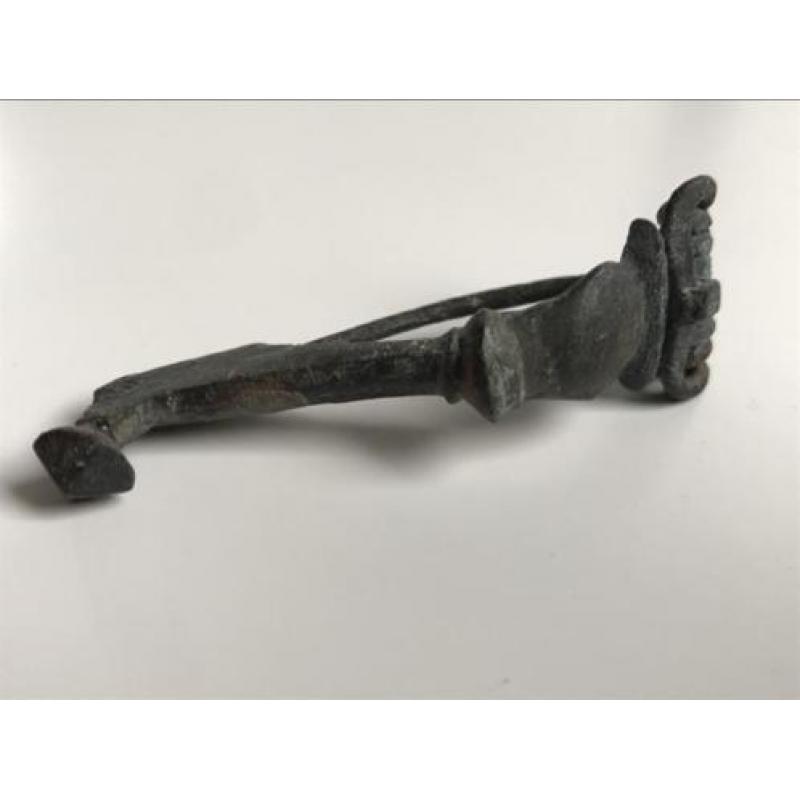 Bodemvondst Romeins brons militaire fibula