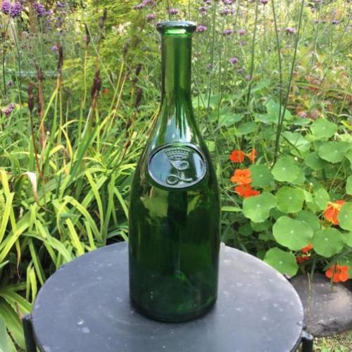 Antieke wijnfles met glaszegel