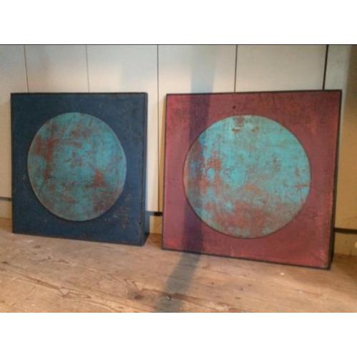 Diverse kunstwerken,wandobjecten gemaakt van oud hout.