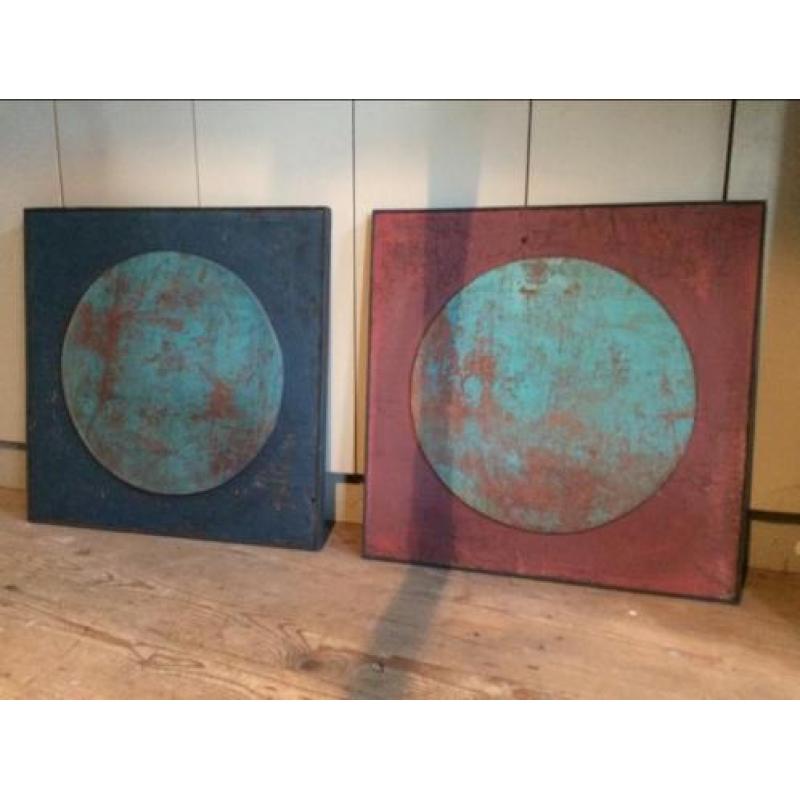 Diverse kunstwerken,wandobjecten gemaakt van oud hout.