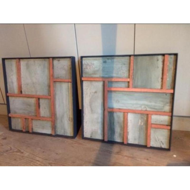 Diverse kunstwerken,wandobjecten gemaakt van oud hout.