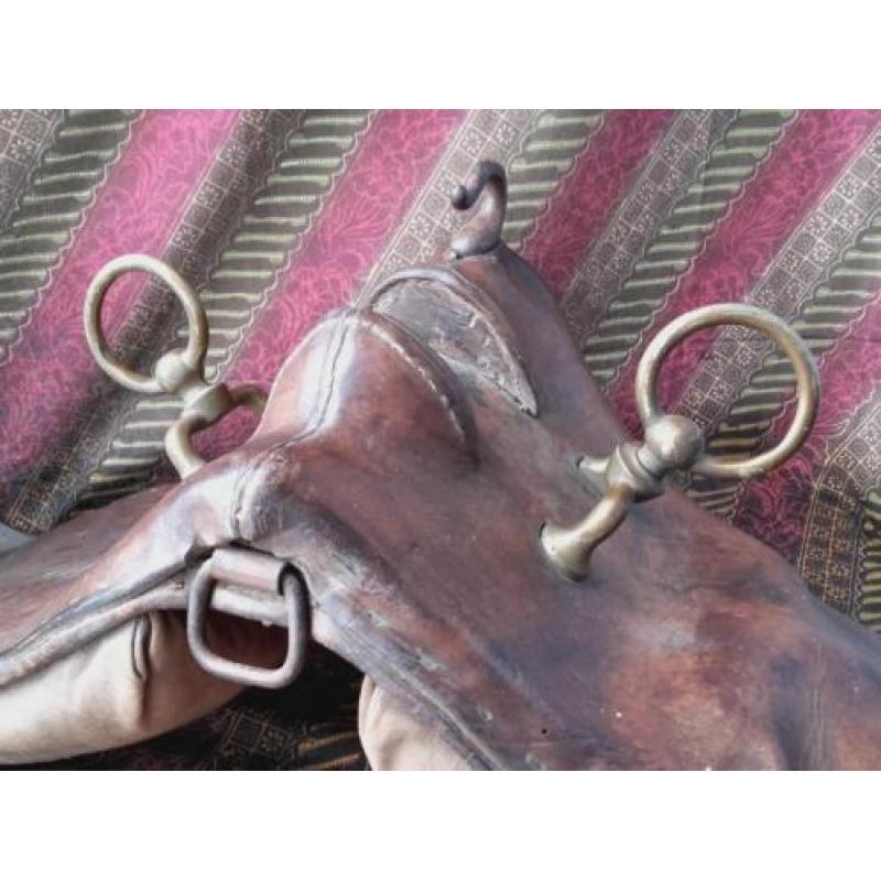 Mooie antieke paarden tuigage uit Engeland leder brons.
