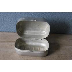 vintage aluminium zeepdoosje
