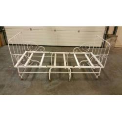 Antiek smeedijzeren bed