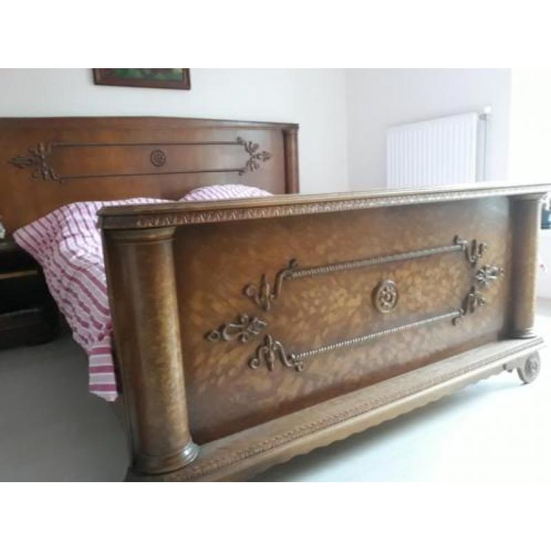 Antieke bed MOET WEG