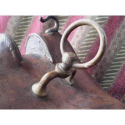 Mooie antieke paarden tuigage uit Engeland leder brons.