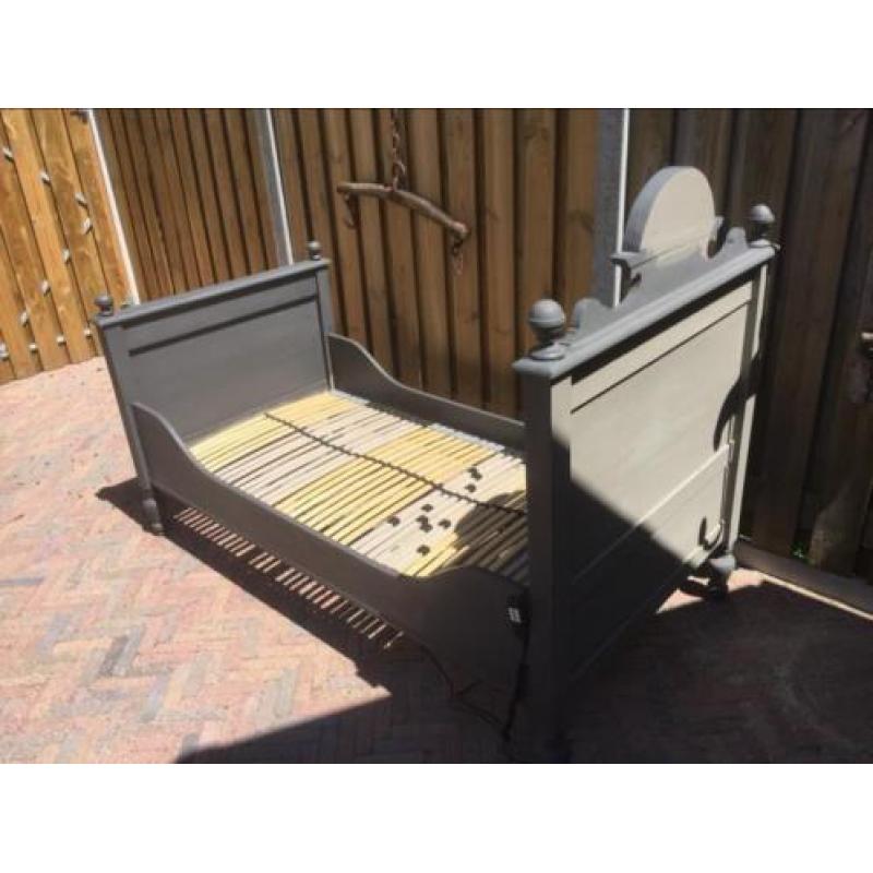 Antiek 1 persoons bed grenen met elektrische bed bodem