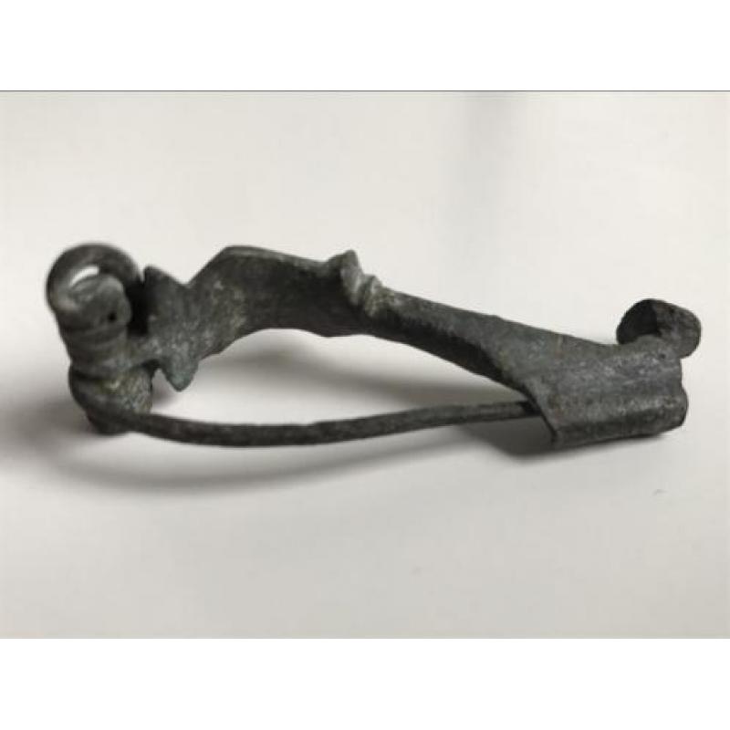 Bodemvondst Romeins brons militaire fibula