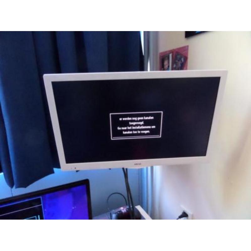 Akai lcd tv met muurbeugel