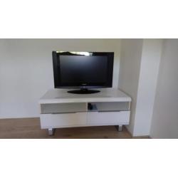 Samsung LCD tv 32 inch (voor meerprijs incl. meubel)