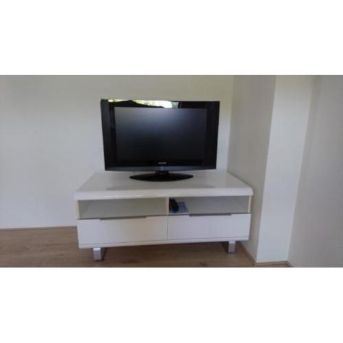 Samsung LCD tv 32 inch (voor meerprijs incl. meubel)