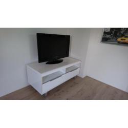 Samsung LCD tv 32 inch (voor meerprijs incl. meubel)