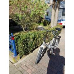 Te koop z.g.a.n. vouw fiets met 6 versnellingen.