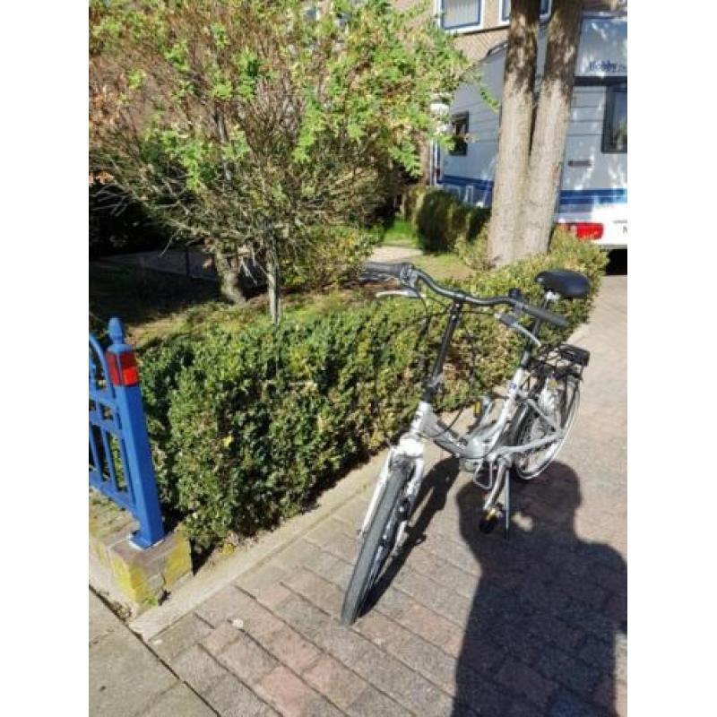 Te koop z.g.a.n. vouw fiets met 6 versnellingen.