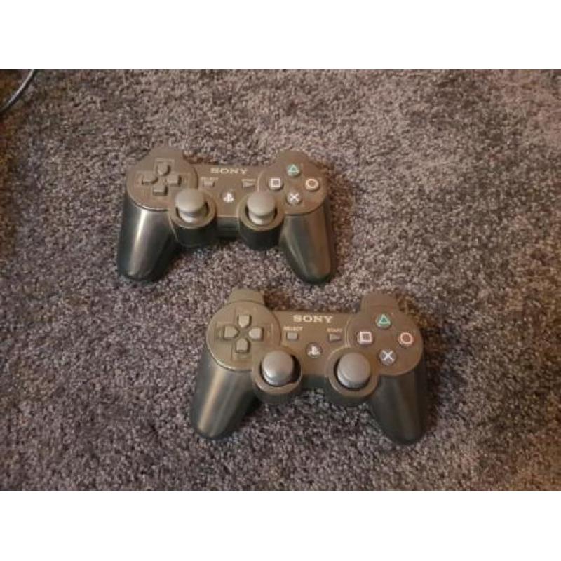 playstation 3 met 2 controllers en 5 leuke spellen