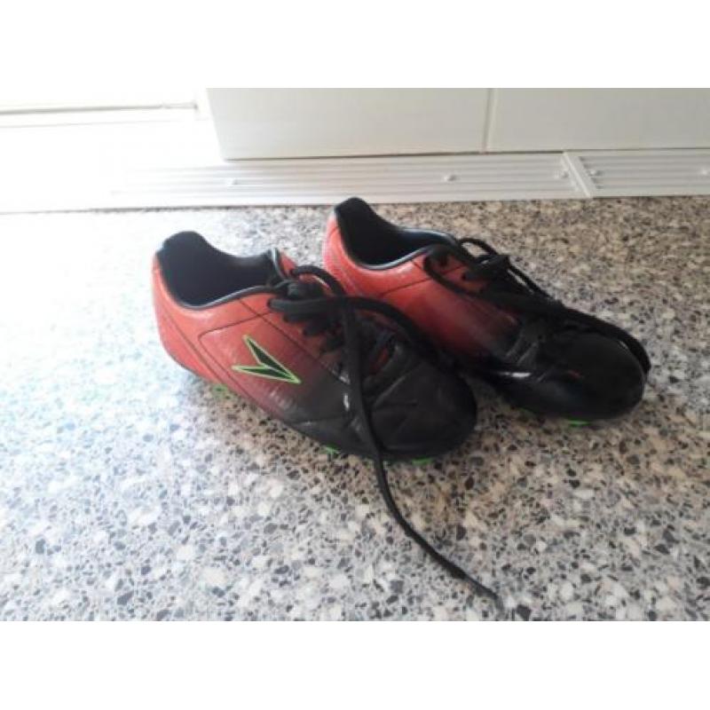 te koop voebalschoenen voor kind