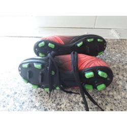 te koop voebalschoenen voor kind
