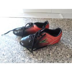 te koop voebalschoenen voor kind