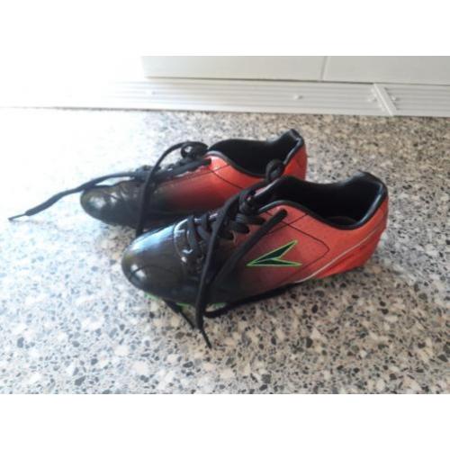 te koop voebalschoenen voor kind